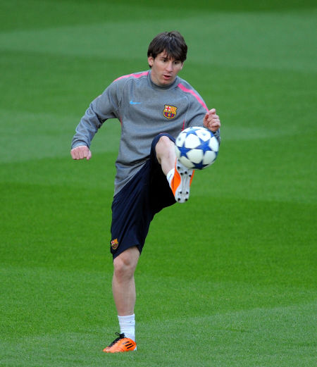 这庆祝身影太熟悉，拜仁贝肯鲍尔杯-多特，罗本终场前破门.