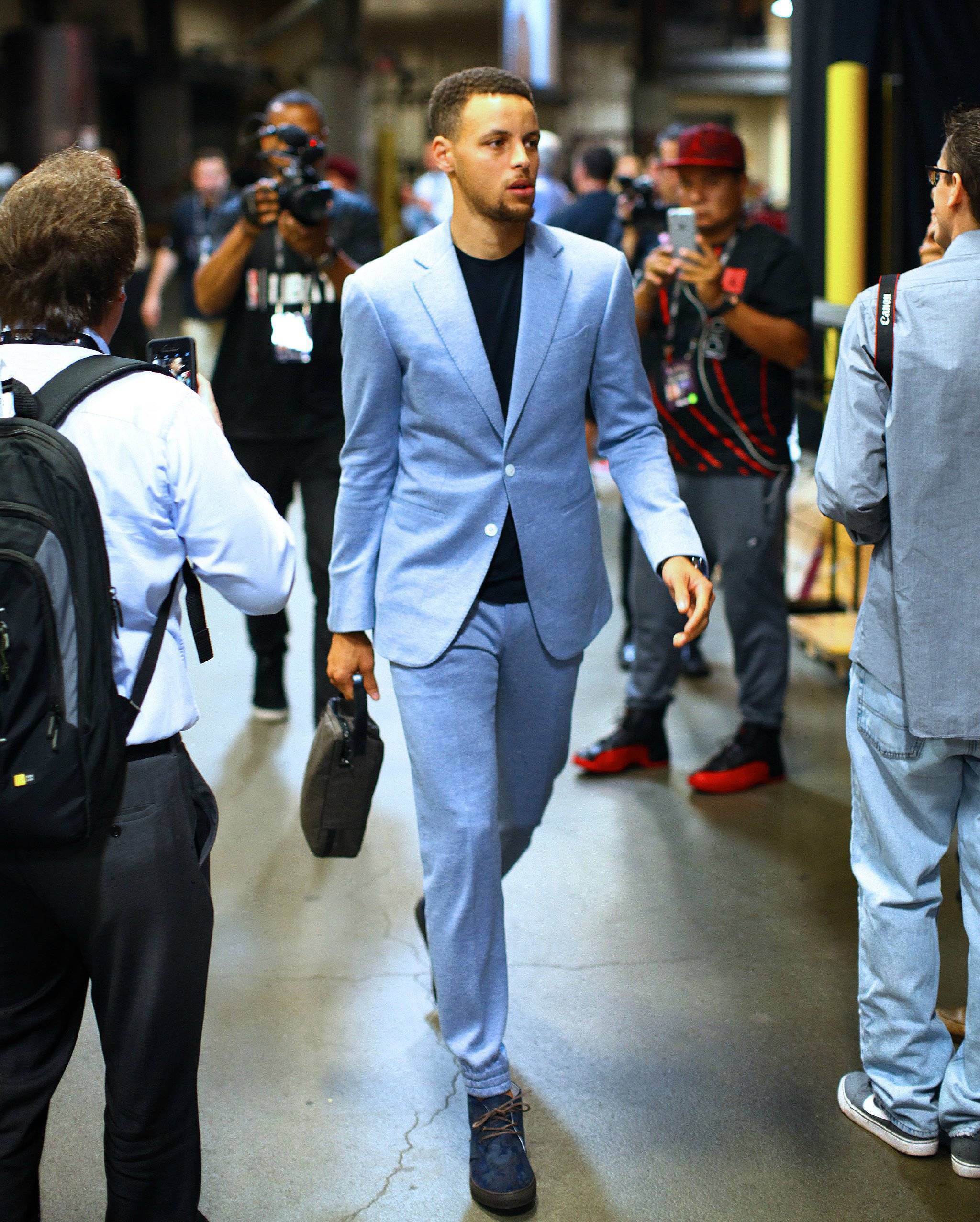 击球离手初 击球离手初